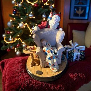 Rockwell Heirloom Santa Collection "Christmas Dream" figurine 1992 Signed 3369K